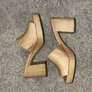 Size 8 Steve Madden woven sandals